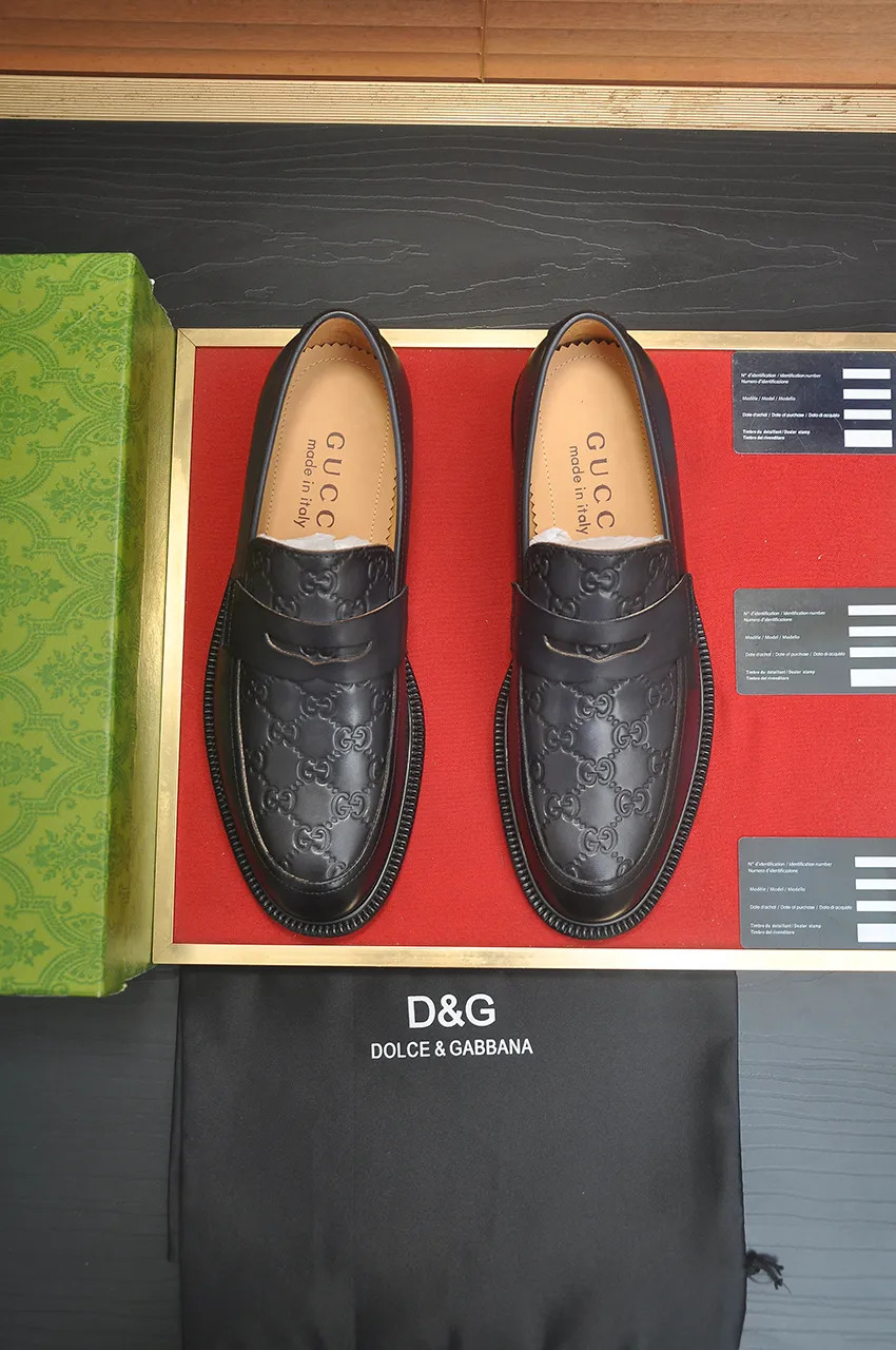 Men's shoes💰500💶Italy's top luxury men's shoe giant (GUCCI) (Gucci) (full cowhide lining) new arrival🍃Original European style🔰 Pleasant to the eye😍In order to make the shoes more durable and non-deformable🌀The production continues to follow traditional methods but there is still no lack of innovation💪Choose original sheepskin for the leather♻️ Smooth and natural And extra bright ⭐Made of imported cowhide, the first choice of rich people 38-45 (45 customized)